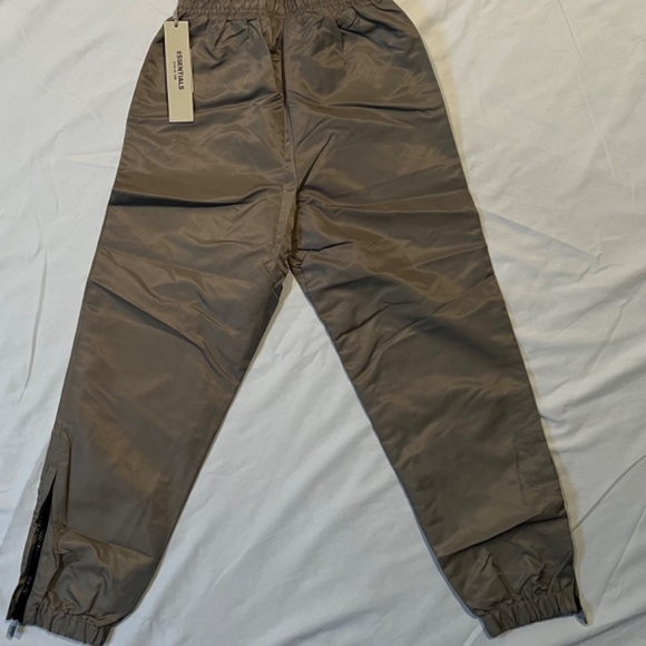 Fear Of God Essentials Kids Track Pants Desert Taupe Size M - Picture 5 of 10